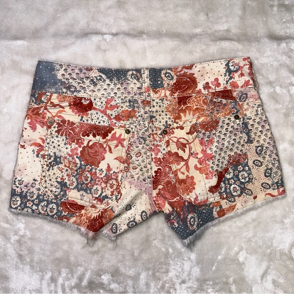 Anthropologie Pilcro Floral Patterned Low Rise Frayed Hem Shorts Size 25 - Picture 12 of 15